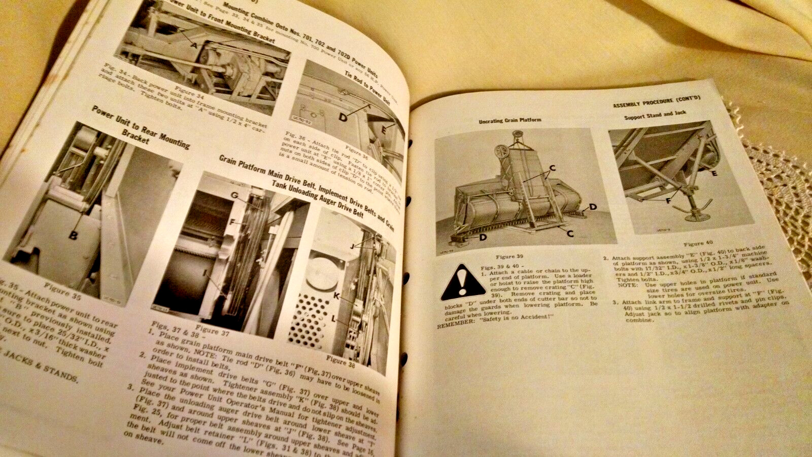 AVCO NEW IDEA UNI-SYSTEM COMBINE 710 OPERATOR&rsquo;S MANUAL UC-105 3000-12/70-OZ.