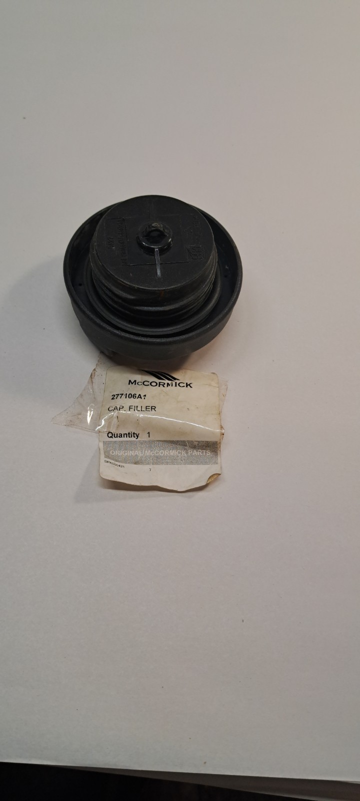 Fuel Filler Cap Fits McCormick Replaces 277106A1