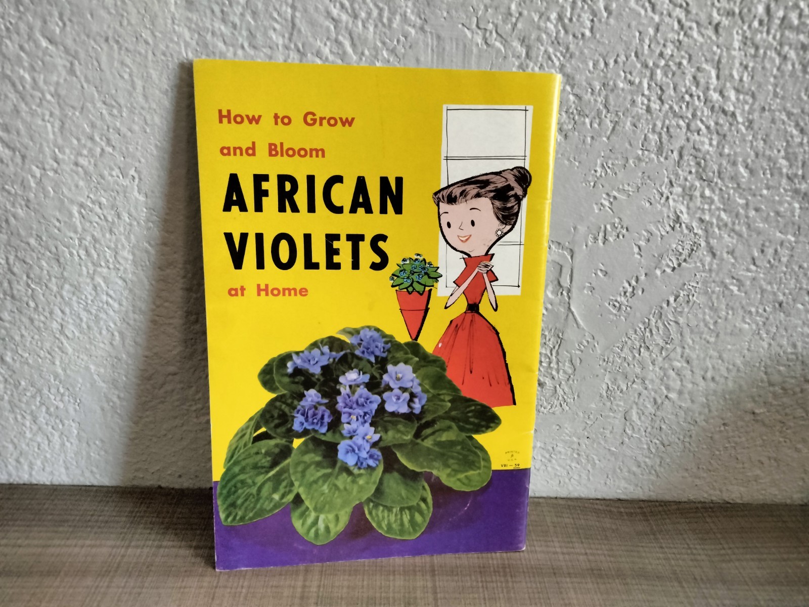 Vtg. 1939 Empire State Nursery Co. Fruits & Flowers Booklet + 2 African Violets