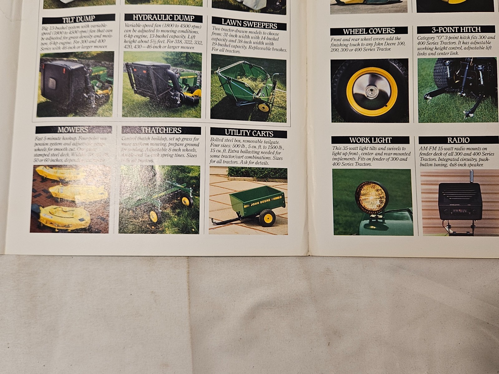JOHN DEERE 1990 LAWN AND GARDEN TRACTORS IMPLEMENTS & ACCESSORIES BROCHURE DKA86