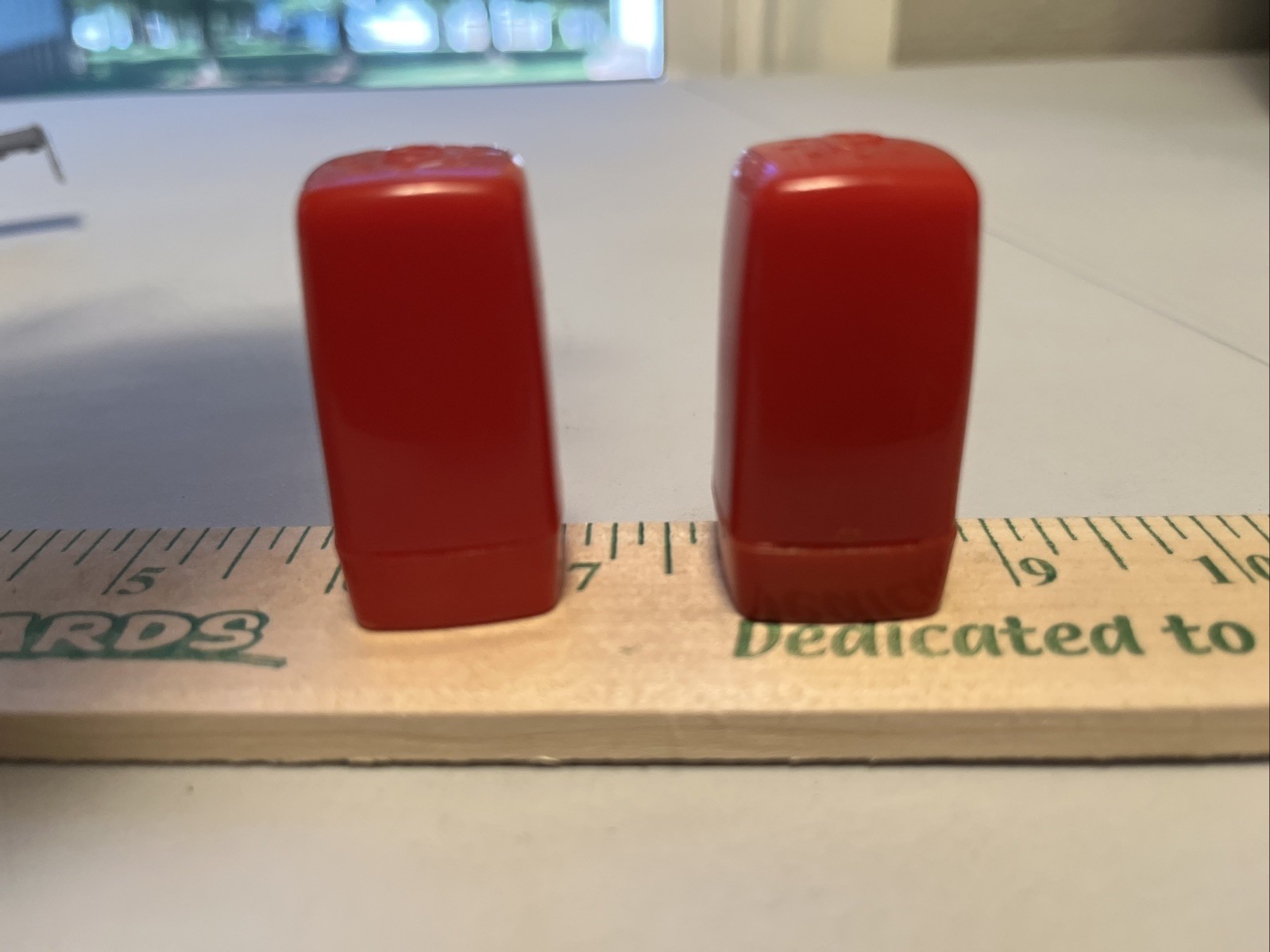 small red plastic salt & pepper shakers Hy-line Chicks Alexander Hatchery IA. A1