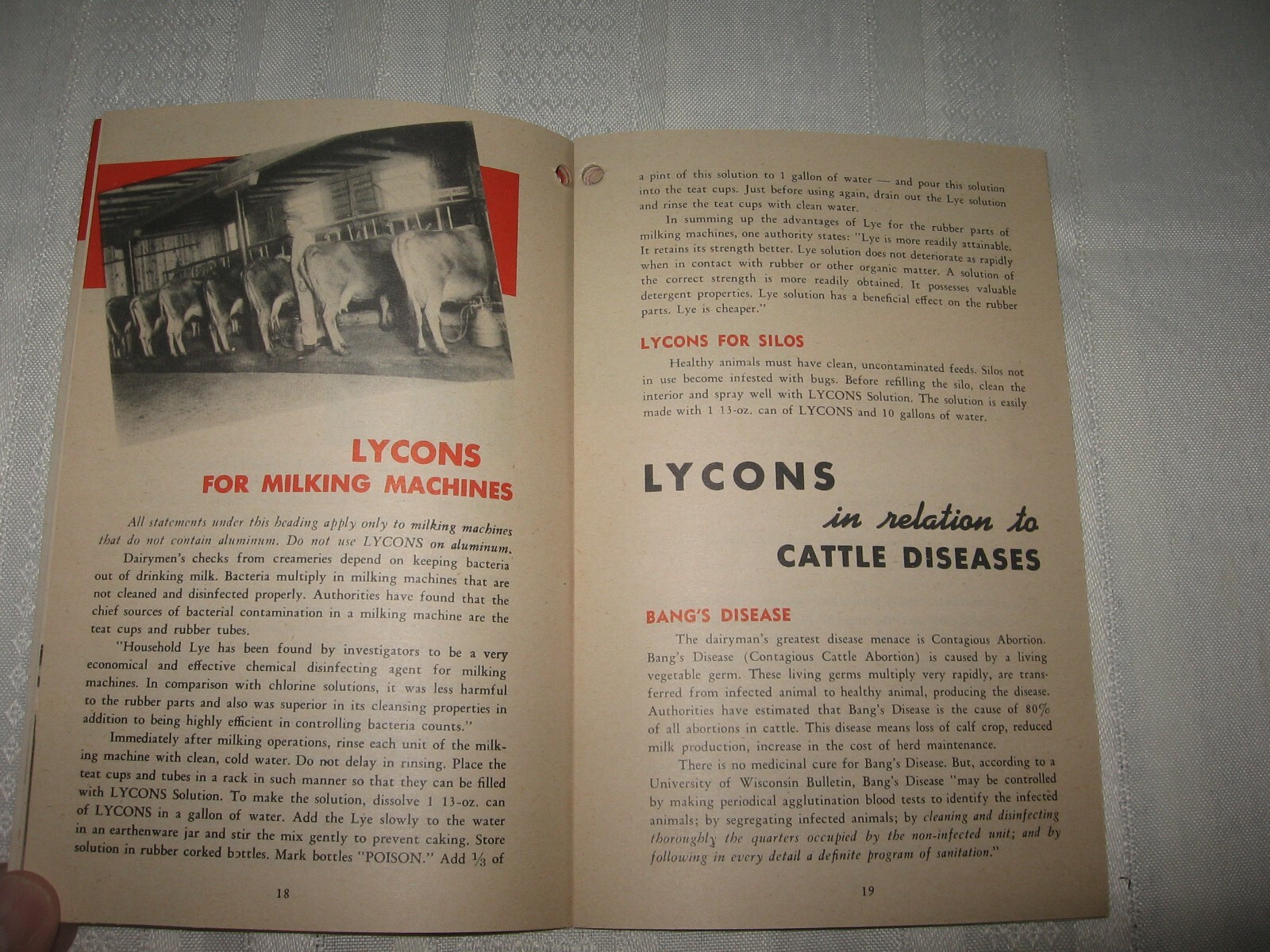 B.T. BABBITT&rsquo;S LYCONS NEW FLAKE LYE ~ THE FARMER&rsquo;S FRIEND ~ 1940 AD BOOKLET