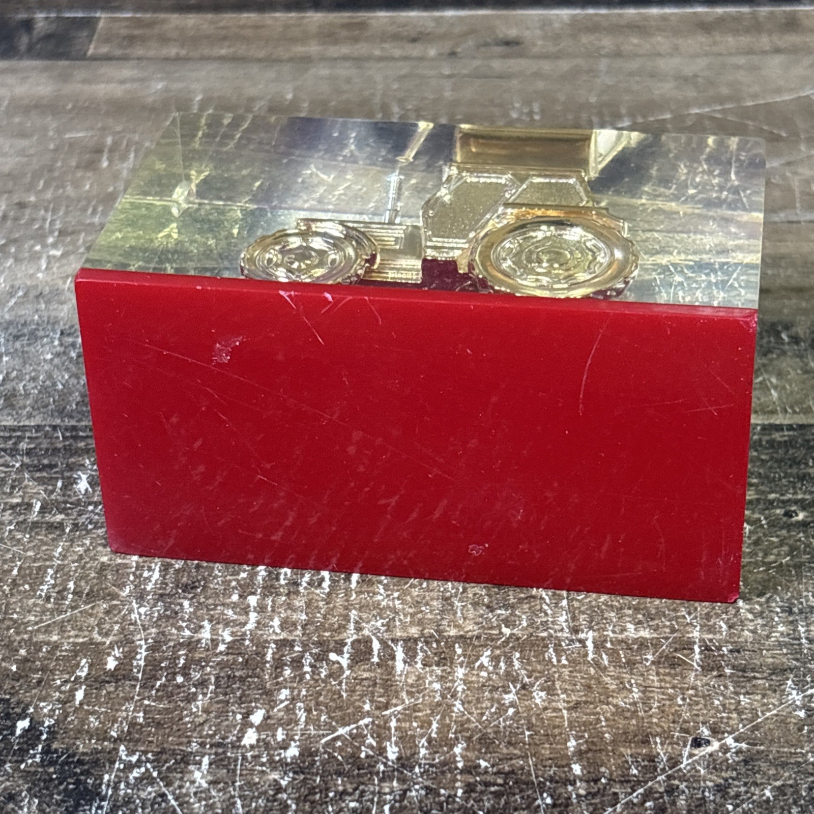 China Yituo YTO Group Gold Tractor Train Paperweight Advertising Promotional