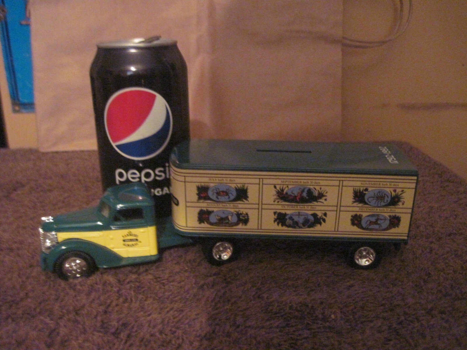 ERTL Farmer&rsquo;s Almanac 1948 Diamond T Tractor Trailer, 200th Anniversary