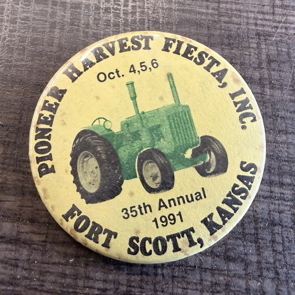 Pioneer Harvest Fiesta Inc. 1991 Original Pinback Button Beige Green Black KS