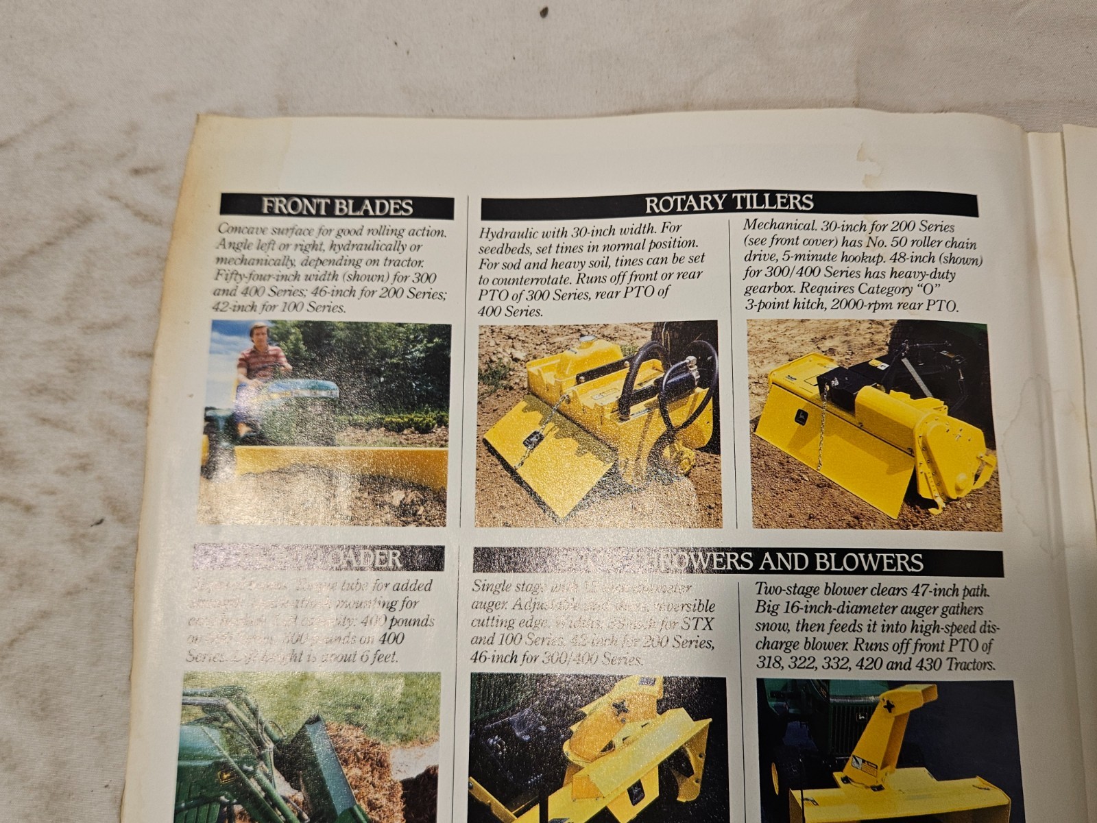 JOHN DEERE 1990 LAWN AND GARDEN TRACTORS IMPLEMENTS & ACCESSORIES BROCHURE DKA86