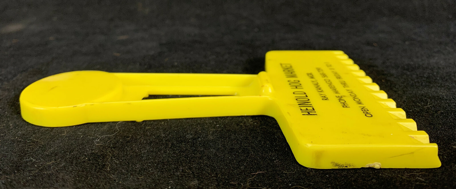 Heinold Hog Market Yellow Plastic Vintage Ice Scraper Marengo Illinois 1957 USA