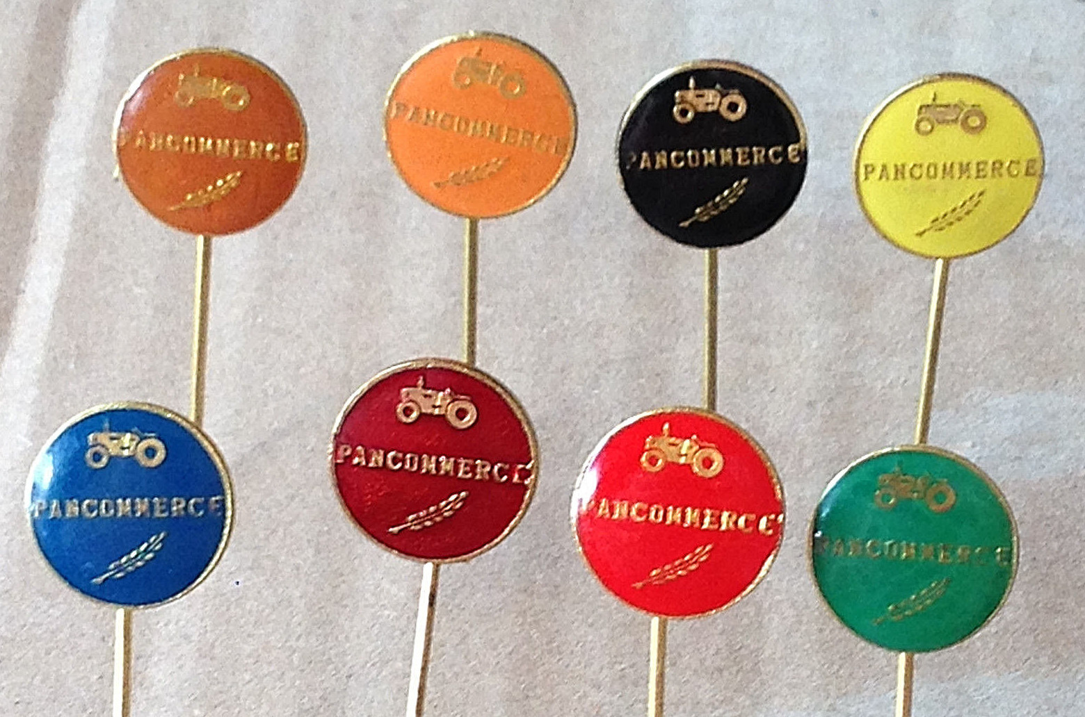 TRACTOR – Pancommerce Serbia – Complete set of 8 different pin badges 1970s