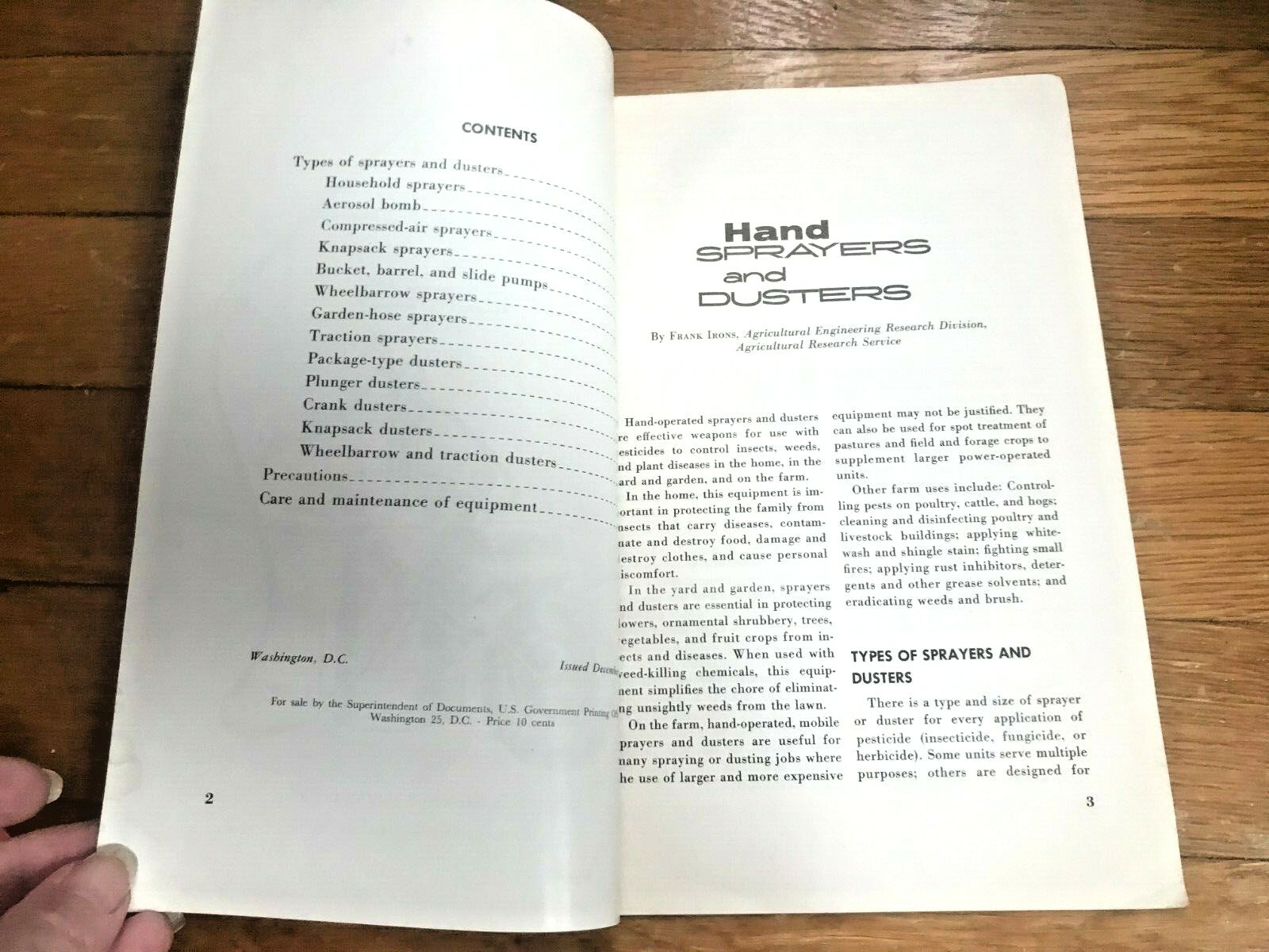Vtg Hand Sprayer And Dusters US Department of Agriculture Pamphlet 1950s – A57