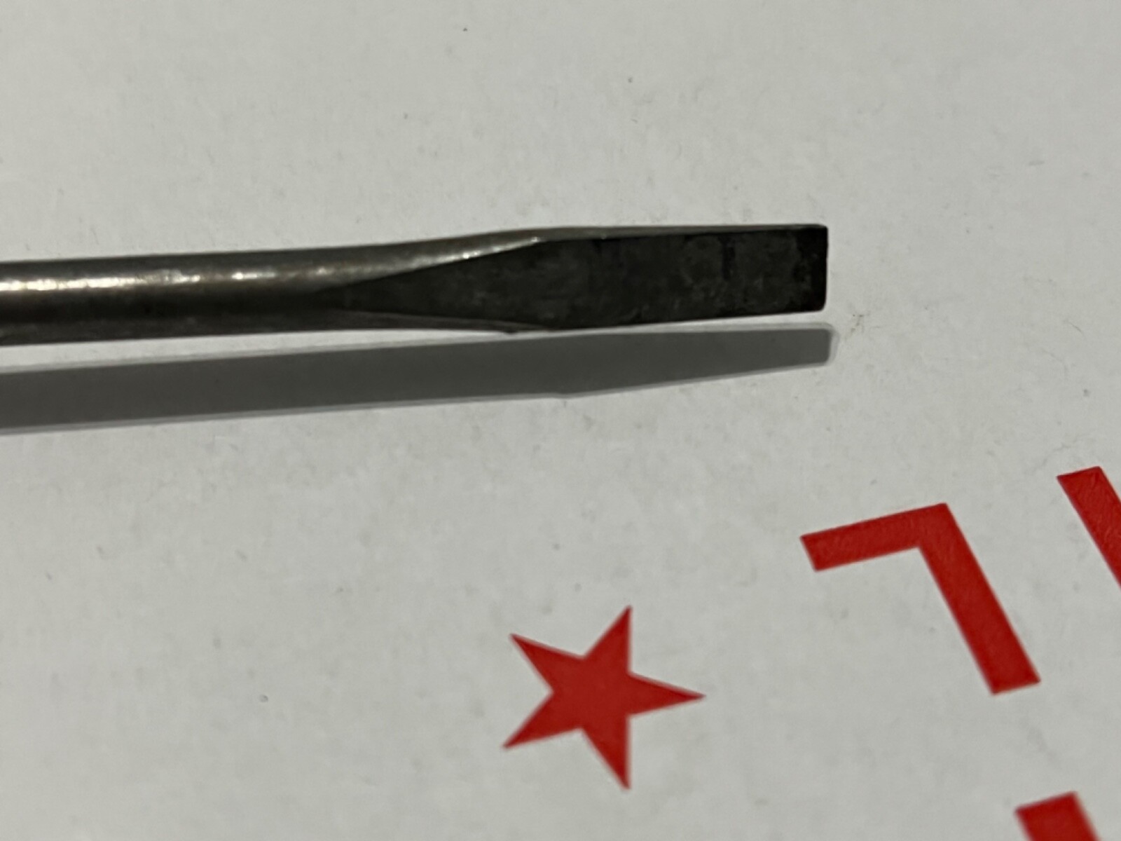 Hy-Line Chicks Screwdriver