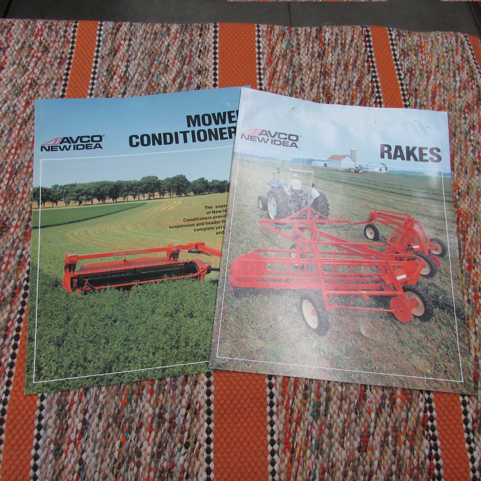 Avco New Idea Brochure&rsquo;s: (2) Rakes & Mower Conditioners