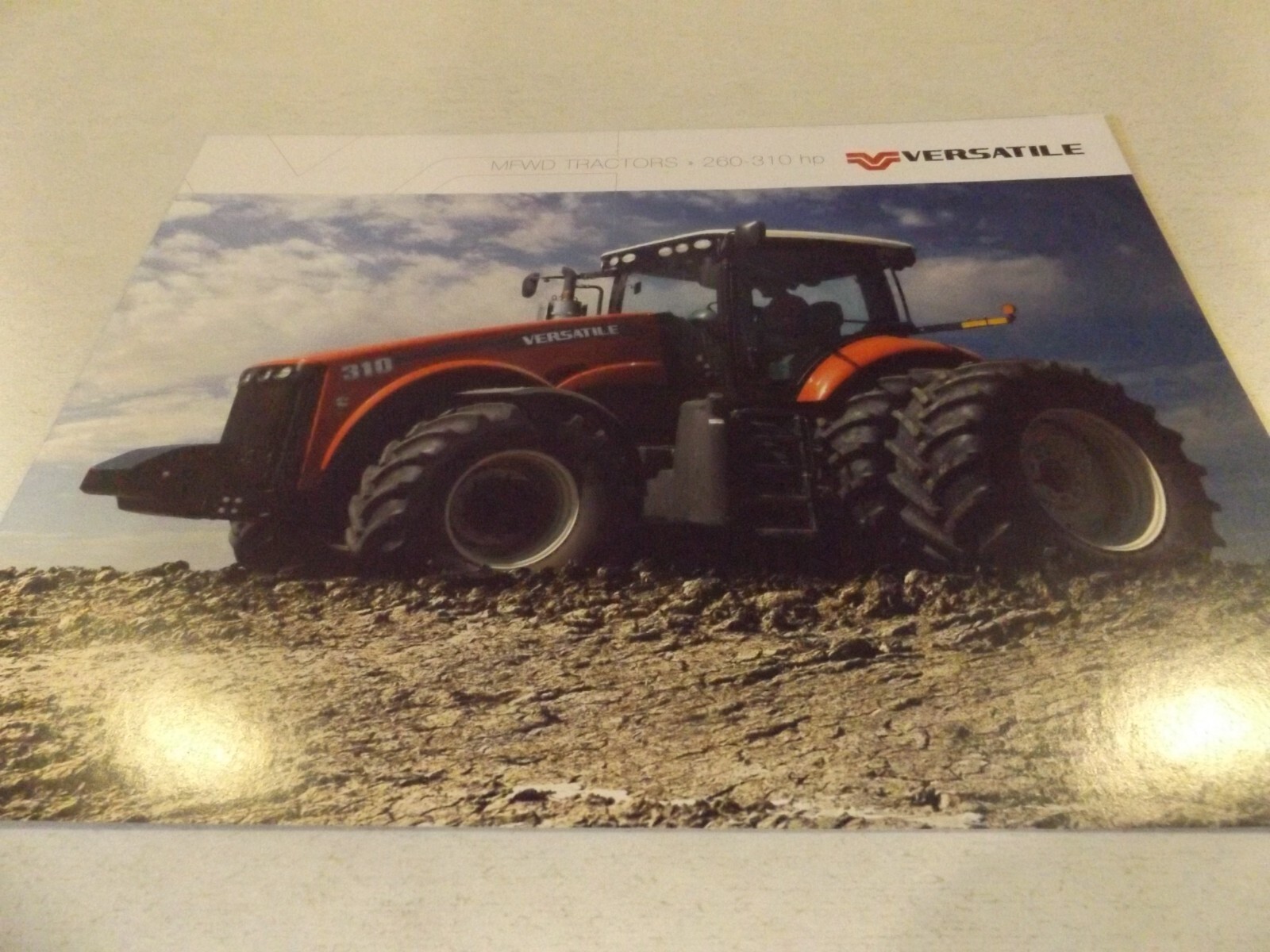 Versatile MFWD 260-310 hp, Tractor Brochure, 2013 082013-10000-LM P/N 89007319