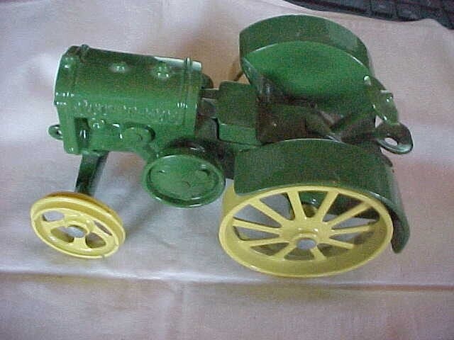 JOHN DEERE TOY TRACTOR