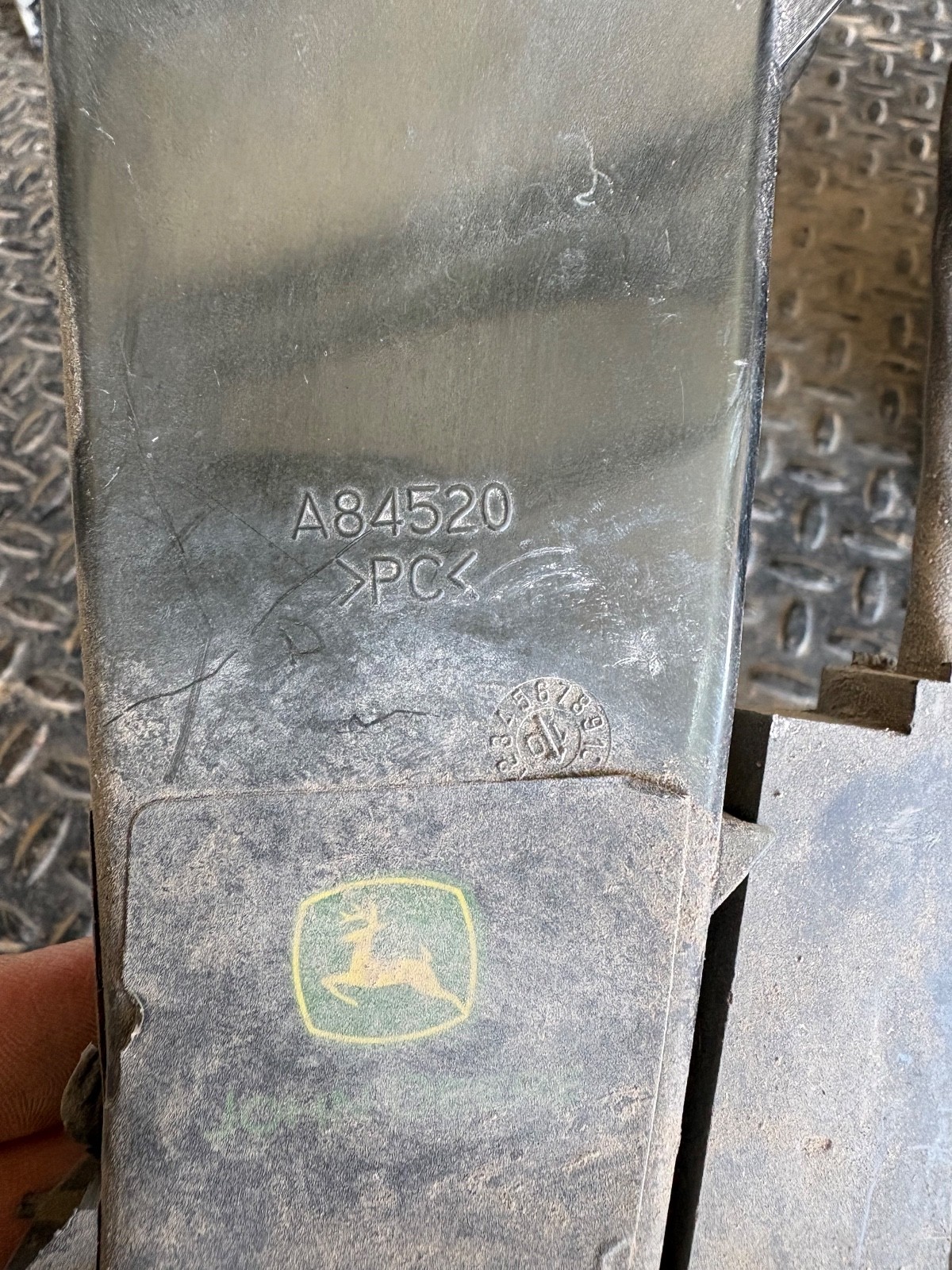 12 John Deere seed tubes, sensors and Schaeffert rebounders A84520, AA58293