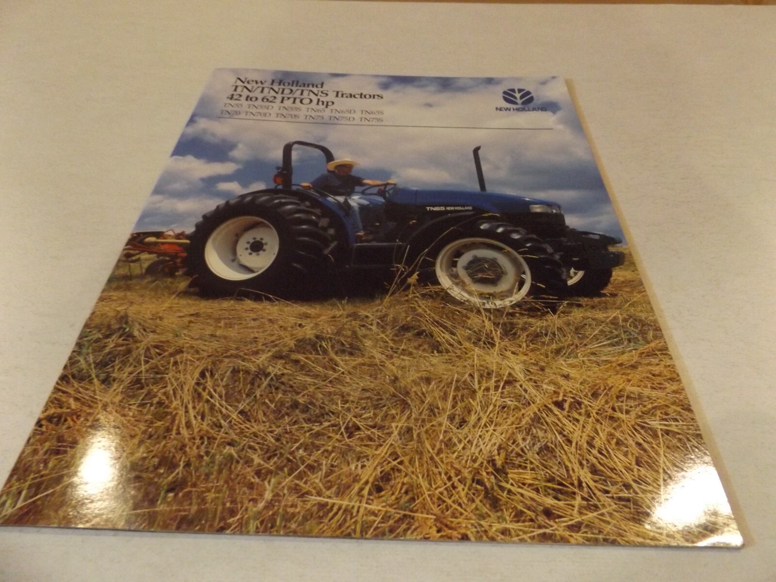 2000 NH TN/TND/TNS TRACTORS 42 to 62 PTO hp. LIT # 31005501 50060-2000