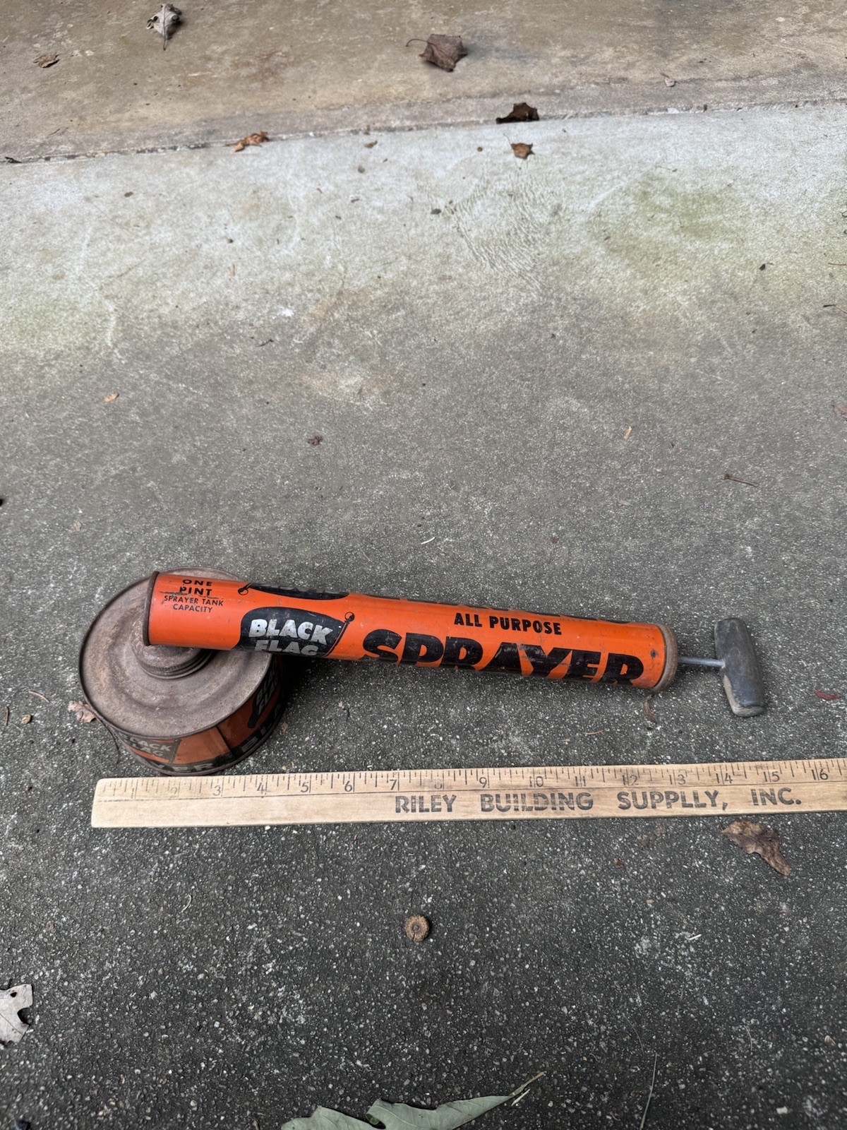 Black Flag Sprayer Boyle Midway Crawford NJ Vintage Metal Tin & Canister 1940s