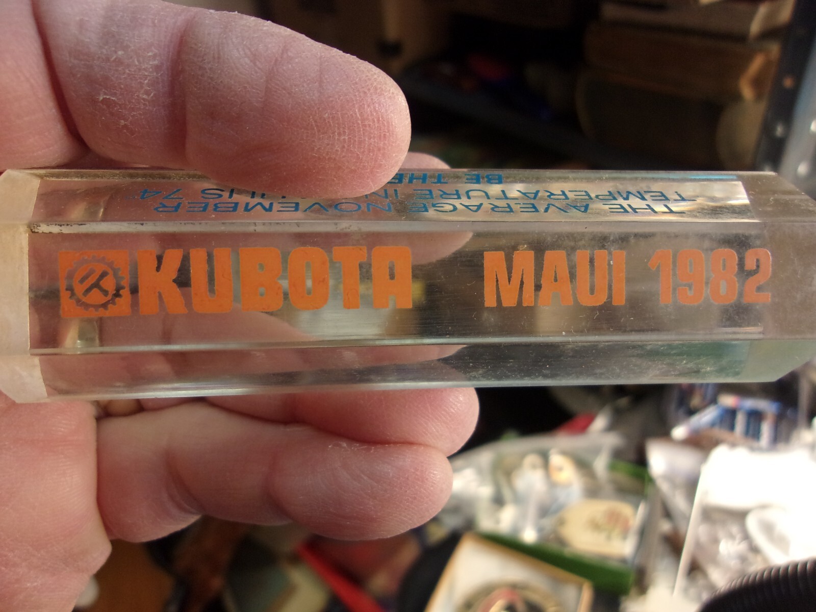 NEAT OLD VTG ACRYLIC? SALES CONTEST(?) PAPERWEIGHT « KUBOTA (TRACTORS) MAUI 1982 »