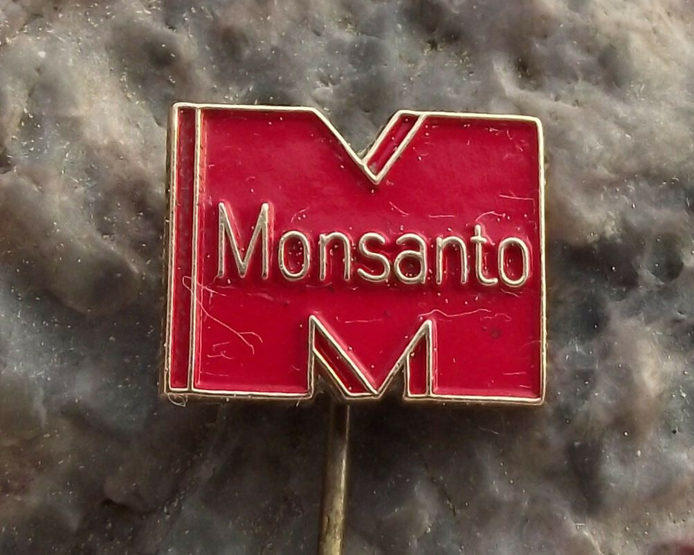 Vintage Monsanto USA Farming Agricultural Agrochemical Chemical Firm M Pin Badge