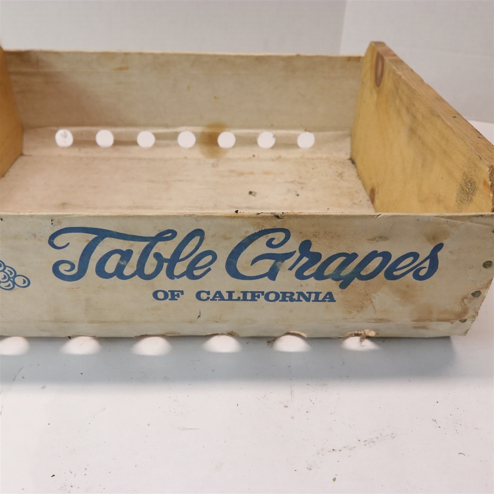 VINTAGE SUN GOLD CALIFORNIA GRAPES FLAT CRATE WOOD PAPER COCHELLA ROBERT CARIAN