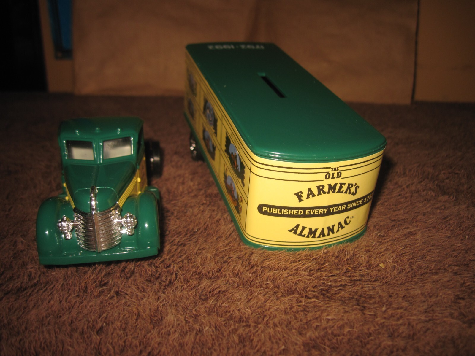 ERTL Farmer&rsquo;s Almanac 1948 Diamond T Tractor Trailer, 200th Anniversary