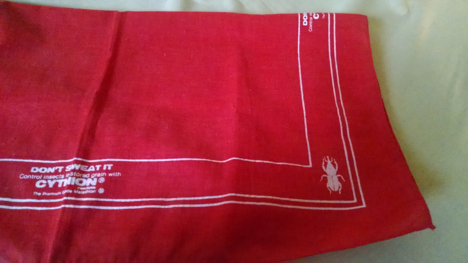 CYTHION SCARF RED WHITE CLOTH DON&rsquo;T SWEAT IT STORED GRAIN AGRICULTURE PROMO.