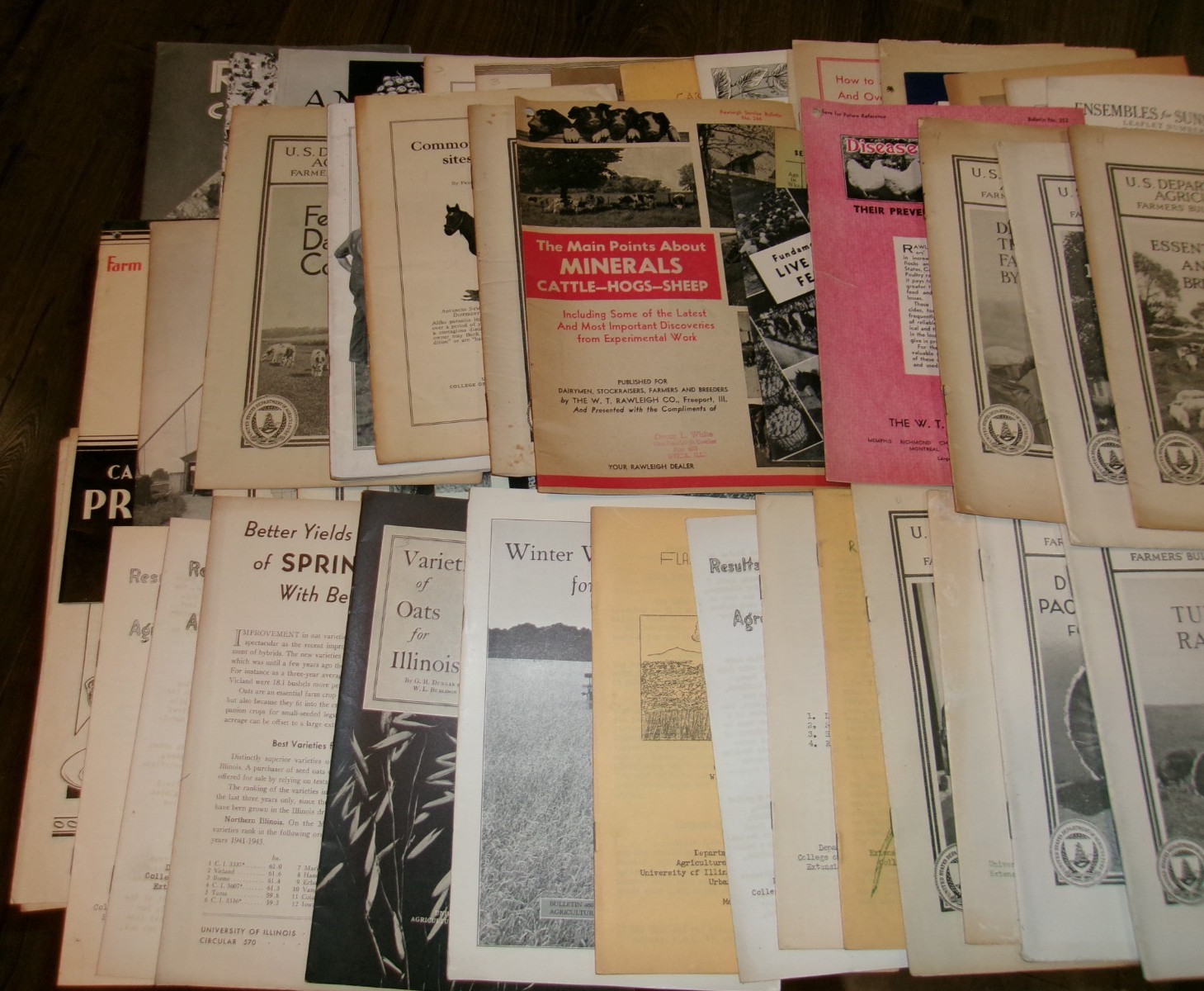 62-lot assorted vintage university of Illinois ag bulletins in good shape used
