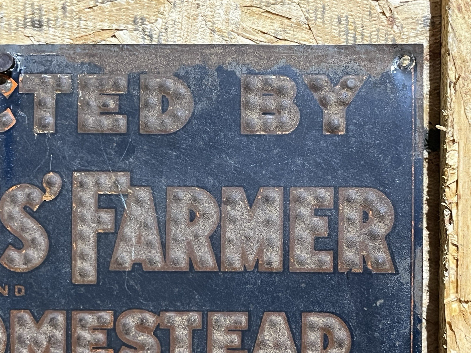 VTG PROTECTED BY WALLACES FAMER & IOWA HOMESTEAD REWARD FOR THEIVES METAL SIGN