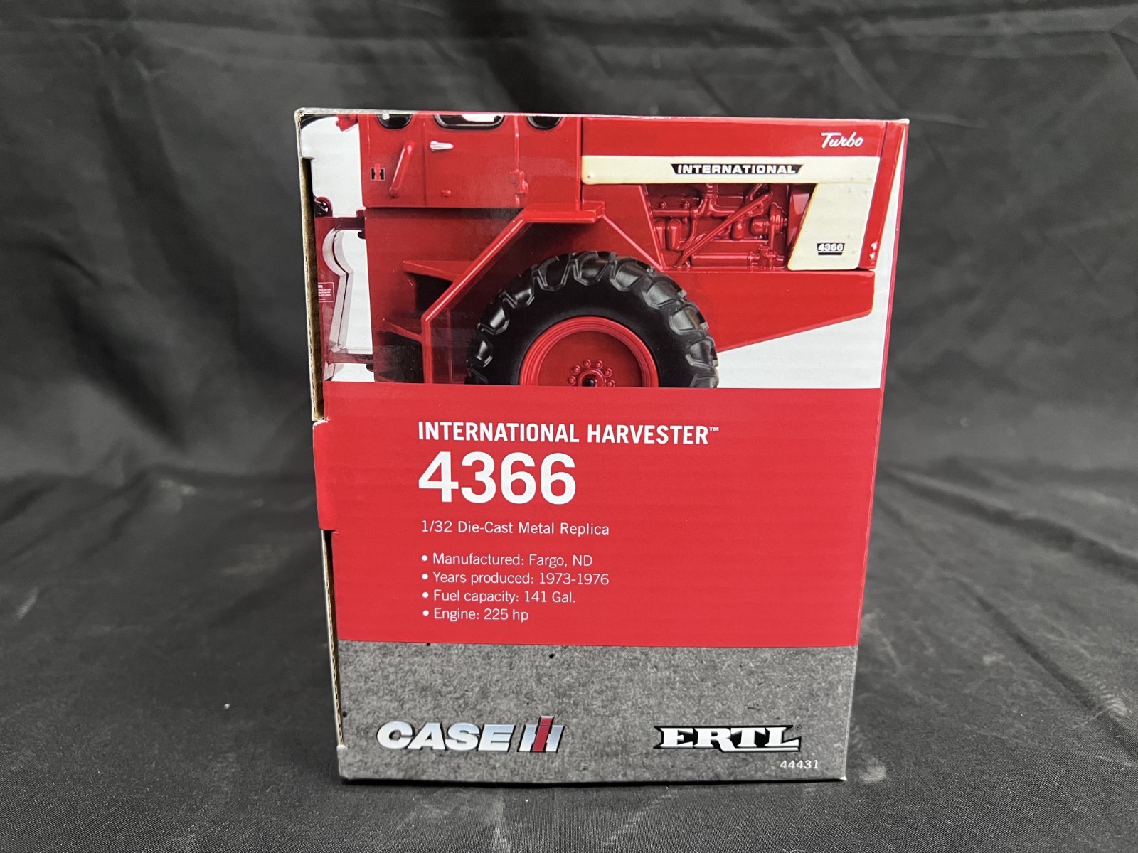 CASE IH 4366 INERNATIONAL HARVESTER 1/32 SCALE DIE-CAST METAL REPLICA ZFN44431