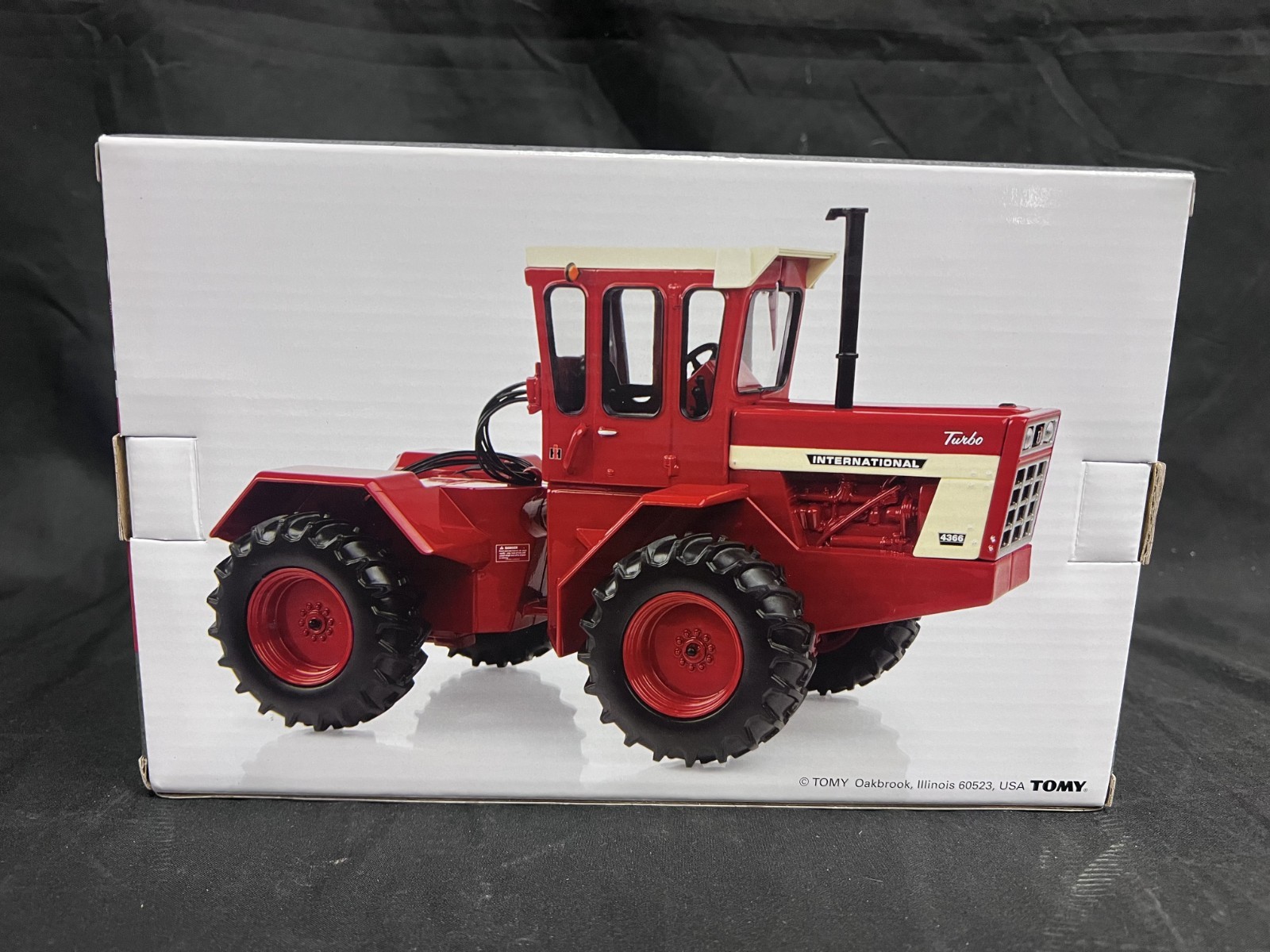 CASE IH 4366 INERNATIONAL HARVESTER 1/32 SCALE DIE-CAST METAL REPLICA ZFN44431
