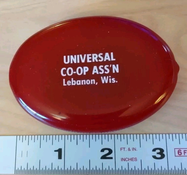 Universal CO-OP ASSN Vintage 1970&rsquo;s Red Oval Vinyl Coin Pouch Lebanon,Wis
