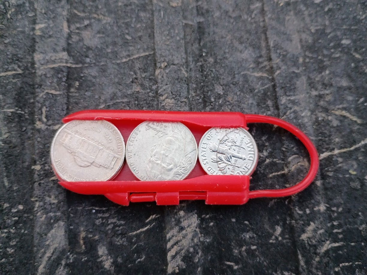 —Vtg plastic New Holland Dealer nickel / dime coin holder key chain