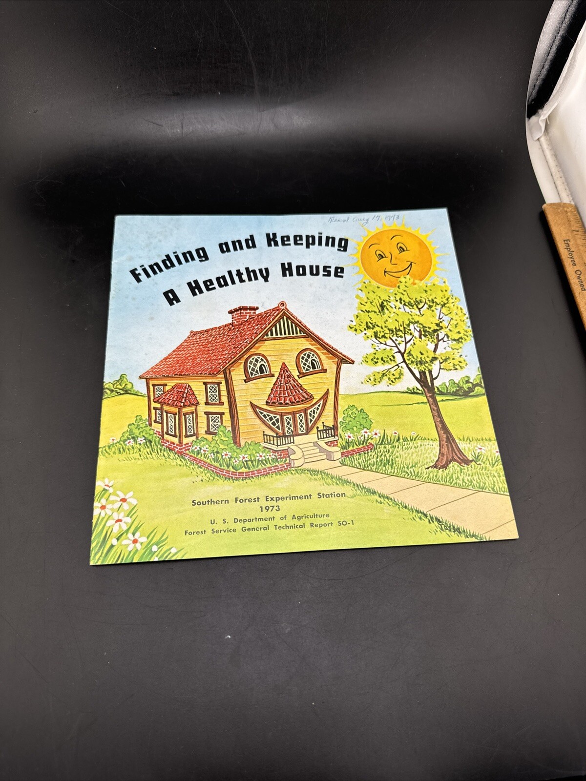 1974 Finding and Keeping A Healthy House U.S. Department of Agriculture Brochure