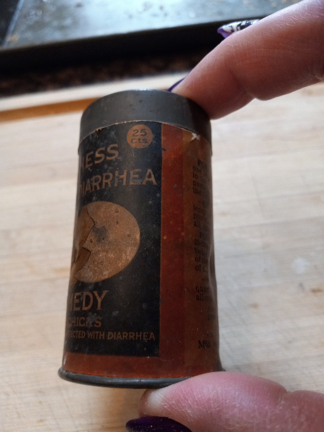 Antique Empty Tin Can 1926 Dr. Hess White Diarrhea Remedy for Chicks .25