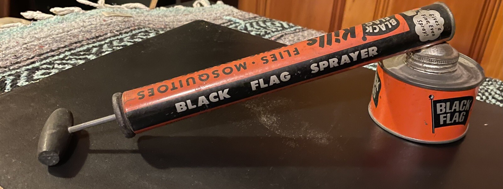 Vintage Advertising Black Flag Bug Metal Tin Can 1 Pint All Purpose Sprayer