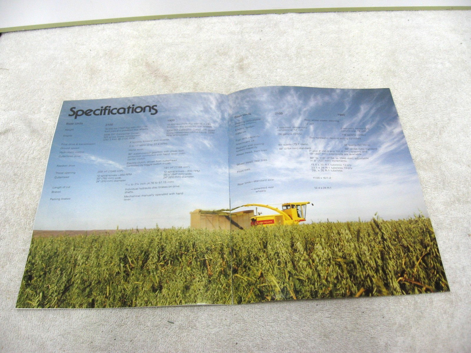 VINTAGE 1988 NEW HOLLAND SELF PROPELLED HARVESTER BROCHURE 1900 2100