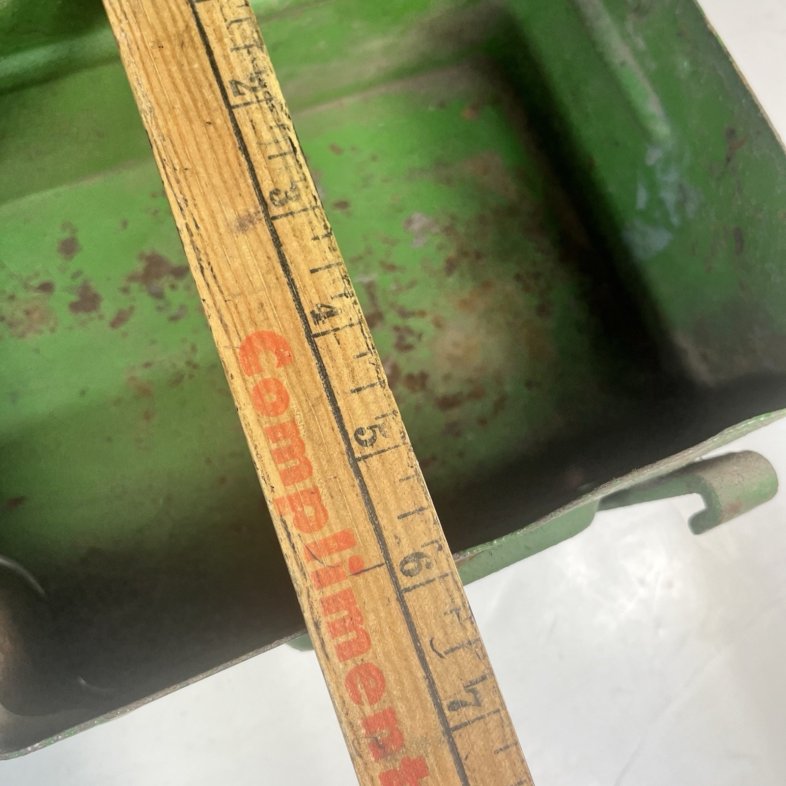 Vintage Unbranded Metal Tractor Toolbox 18x6x4 tall Lid No Latches Green Painted