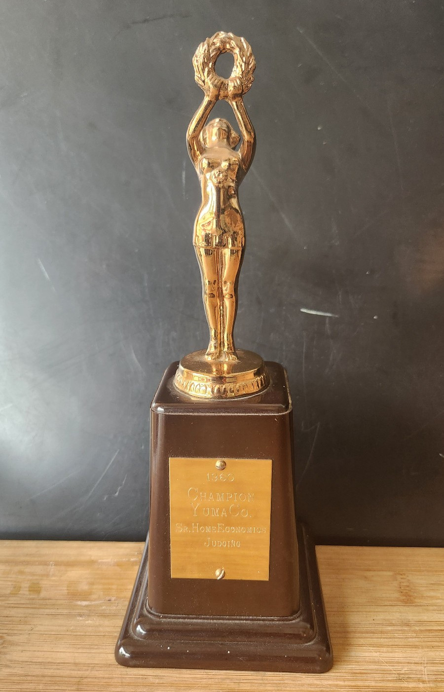 Vintage 1960 Yuma Champion Trophy Sr Home Economics Judging Award 8.75&Prime;