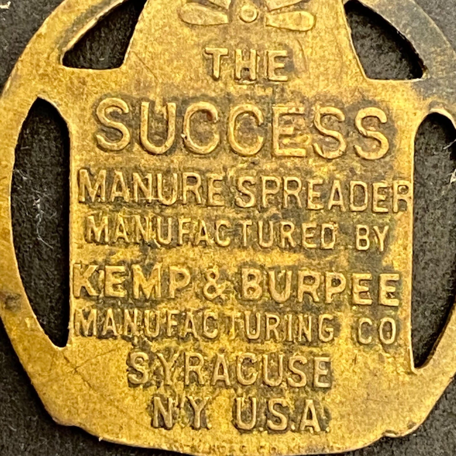 Success Manure Spreader Kemp & Burpee Syracuse Brass Pendant 25mm Scarce