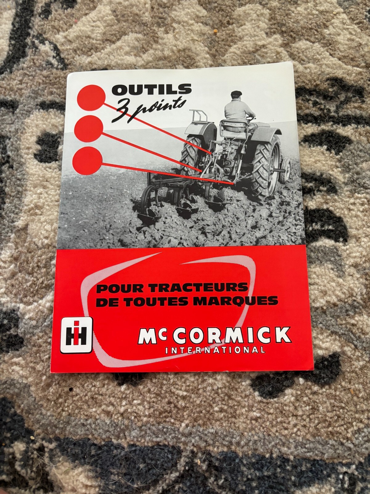 International Harvester 3 Point Hitch Implements IN French Brochure FCCA24