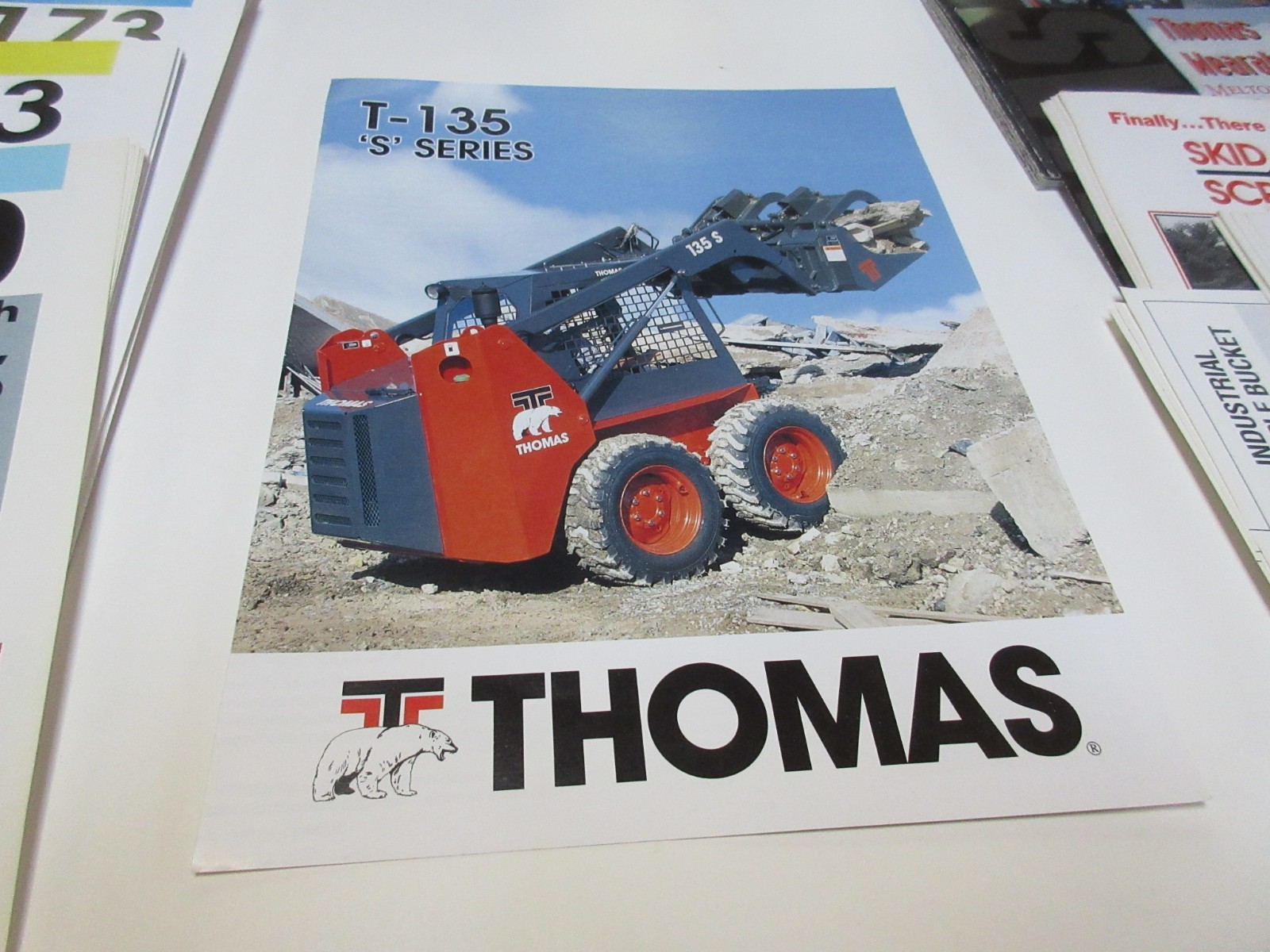 Thomas T-135 « S » Series Skid Steer Loaders Brochure 4 pages