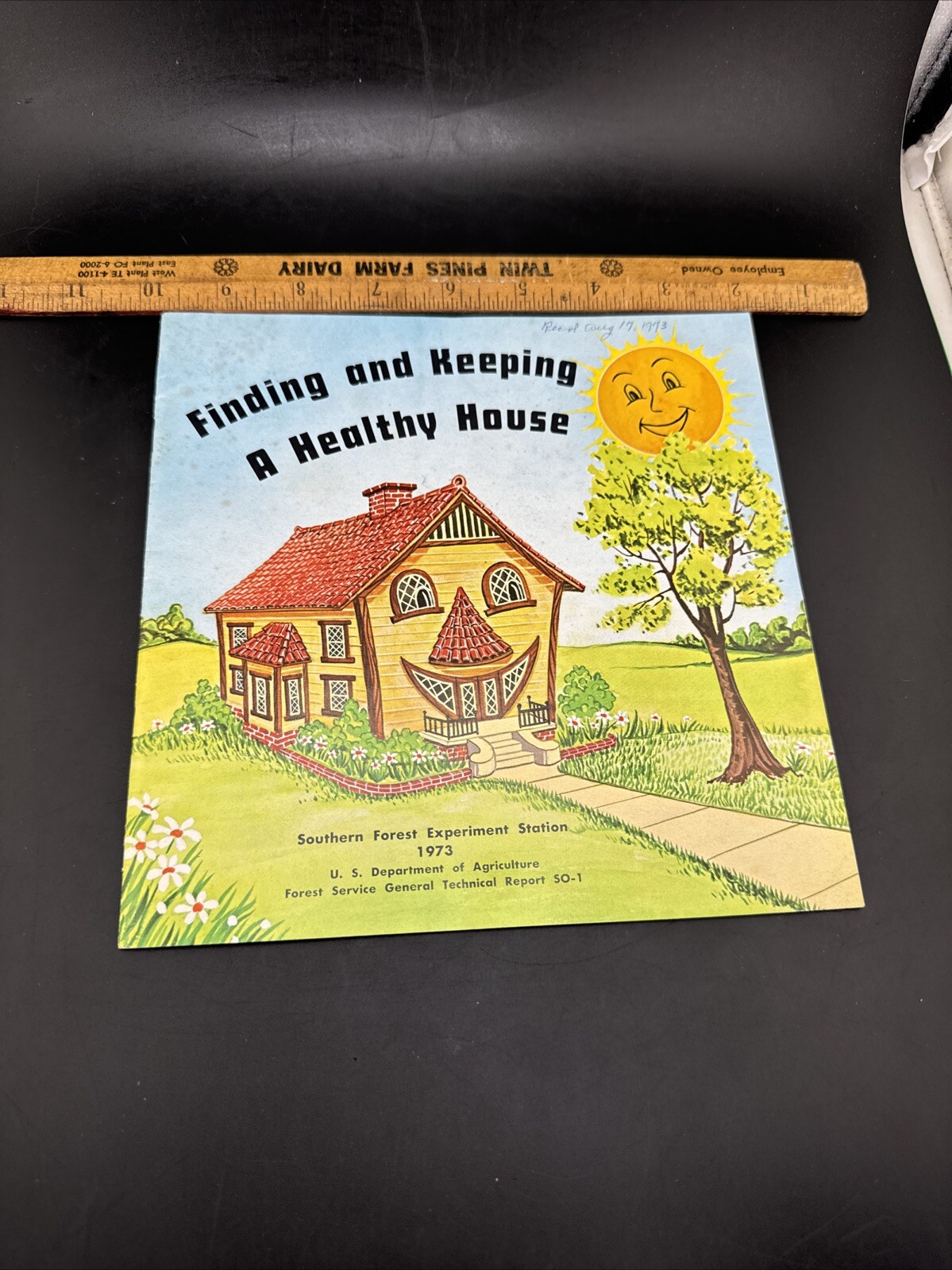 1974 Finding and Keeping A Healthy House U.S. Department of Agriculture Brochure
