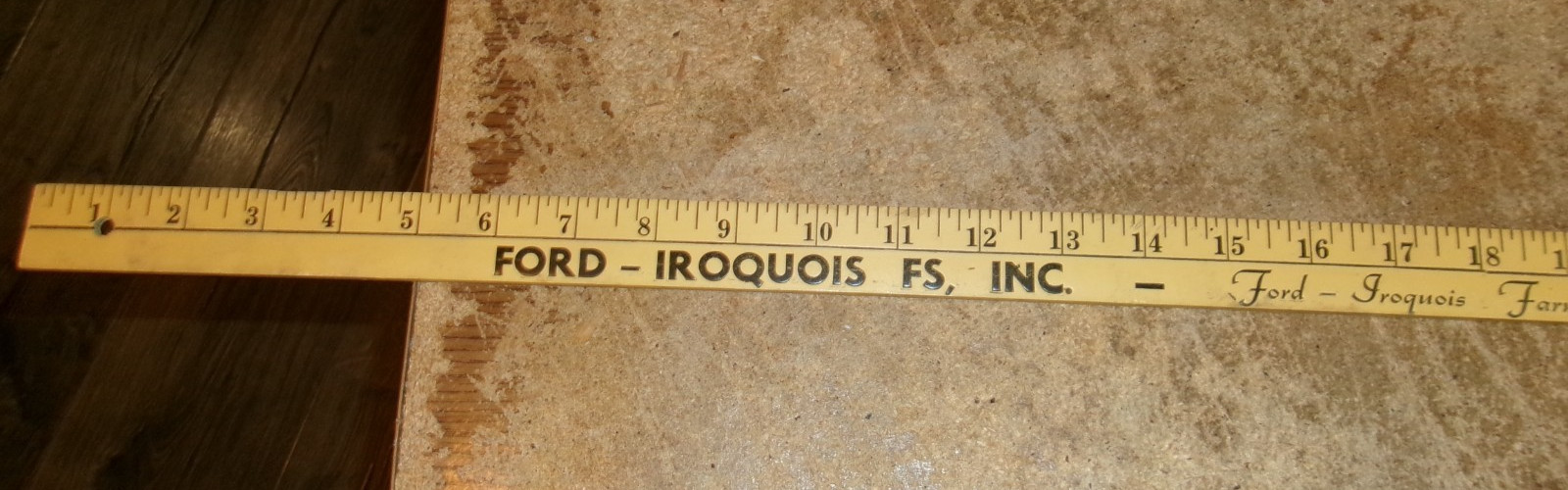 vintage ford-Iroquois FS inc. 36&Prime; flexible plastic yardstick in good shape used