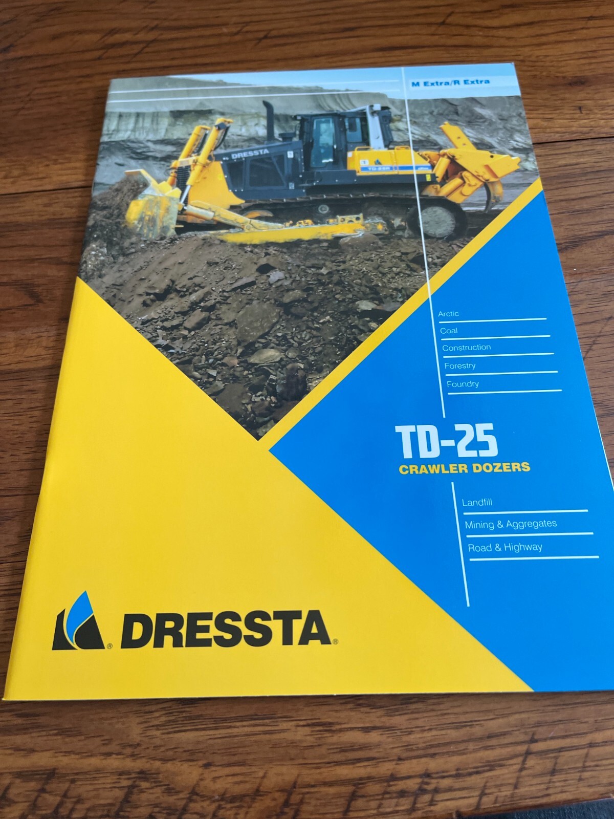 Dressta TD-25 Crawler Dozer Tractor Brochure FCCA