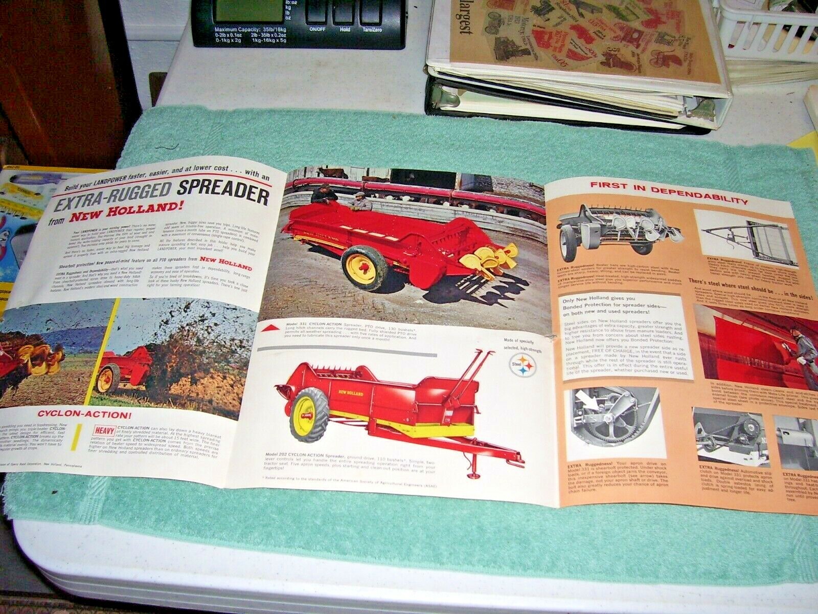 1964 New Holland Cyclon-Action Spreaders, 202 331 Color Sales Brochure, Orig.