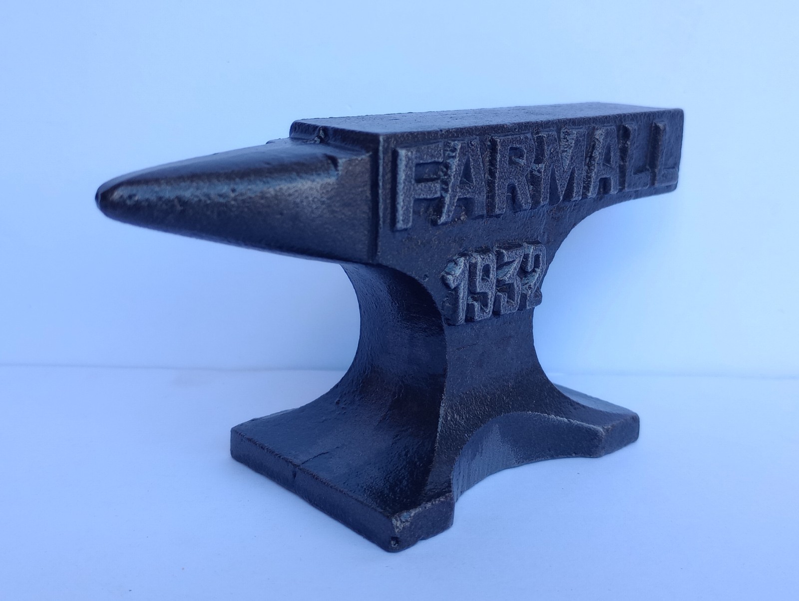 FARMALL MINI ANVIL PAPERWEIGHT – Advertising Reproduction Metal