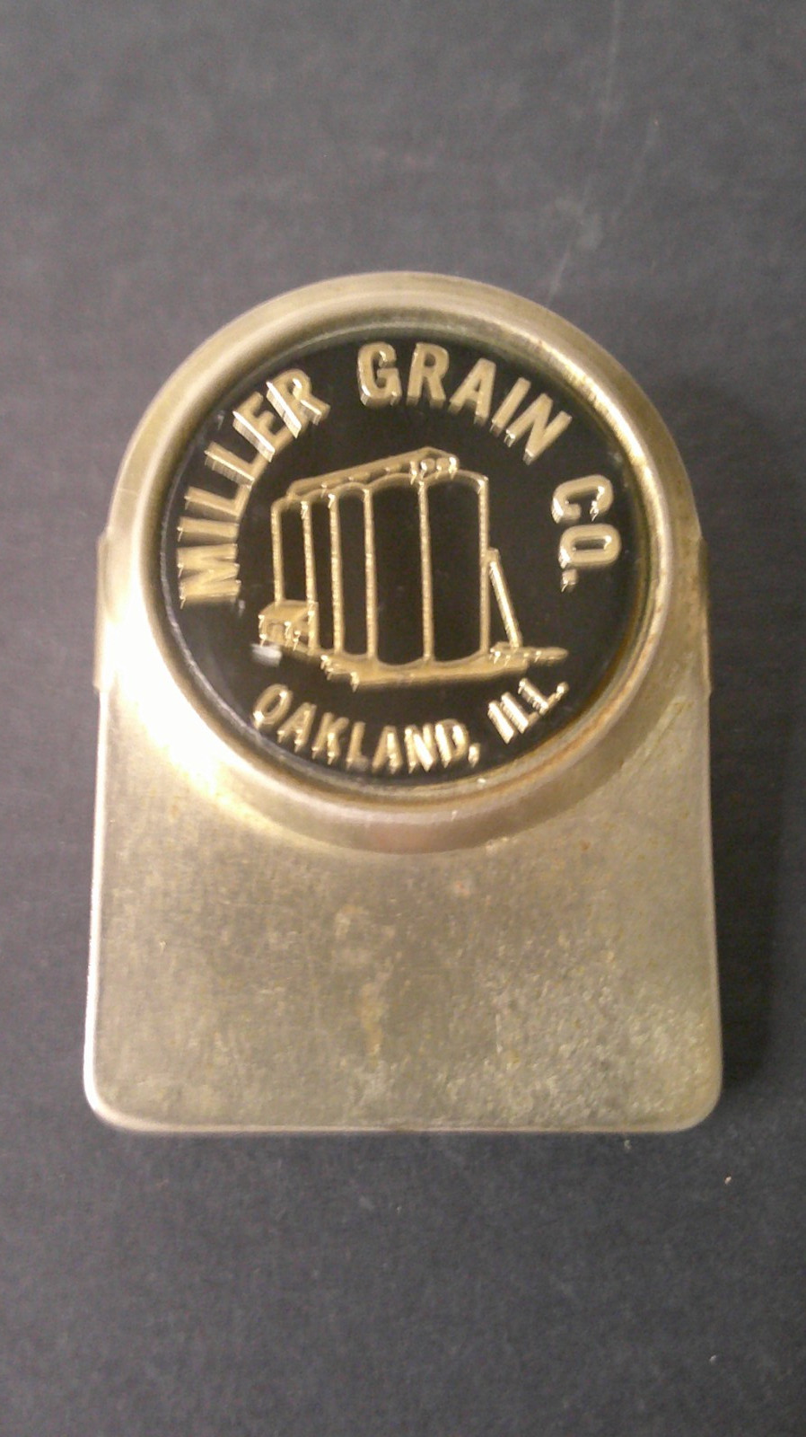 vintage marnetic clip for refrigerator to hold notes Miller Grain Oakland, Ill.