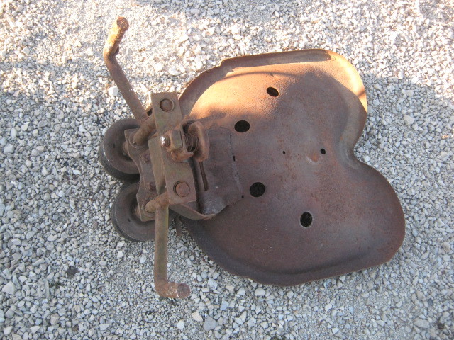 Vintage Rusty Rustic Tractor Seat Implement ????????????? good for decor