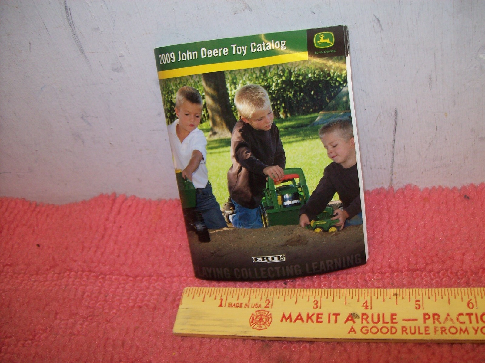 JOHN DEERE 2009 ERTL TOYS CATALOG 43-Pages PLAYING COLLECTION LEARNING/PocketSZ