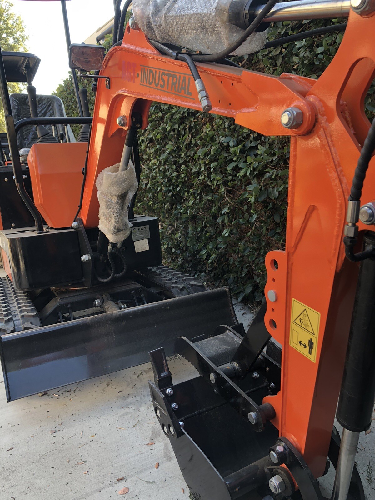 Agrotk 13.5 HP B&S 1 ton Mini Excavator (AGT-QH12) Best In Class Construction