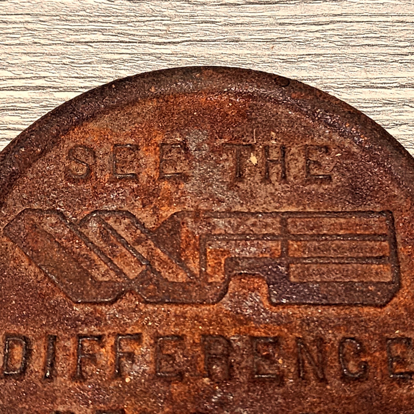 White Farm Equipment 1983 Cast Iron Promotional Disc « See the Difference Demo »
